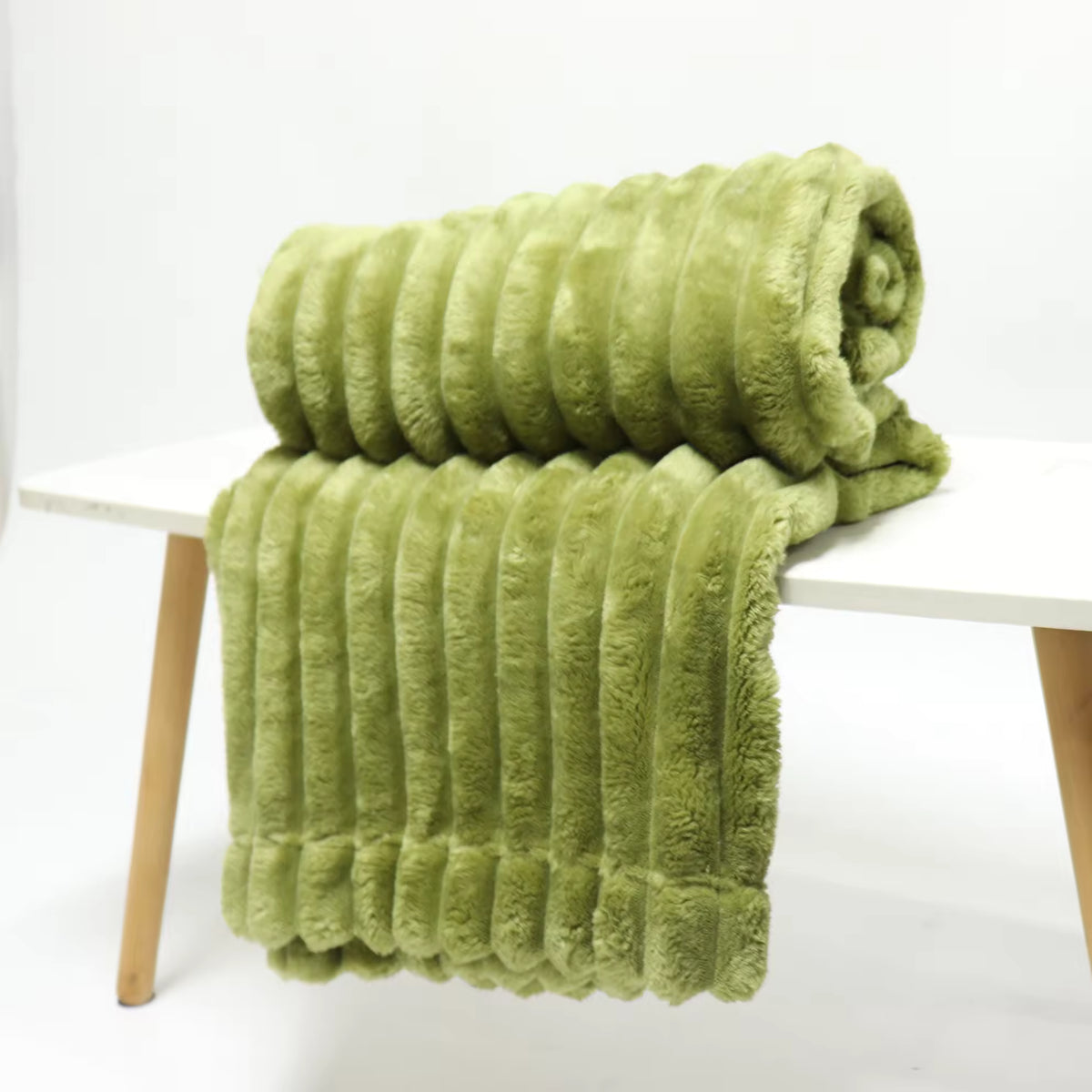 Customized Nordic Style Flannel Stripe Fleece Blanket Throw for Winter Home Décor
